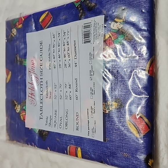 NEW IN PACKAGE  HOLIDAY  TIME  VINYL TABLECLOTH - Picture 4 of 6